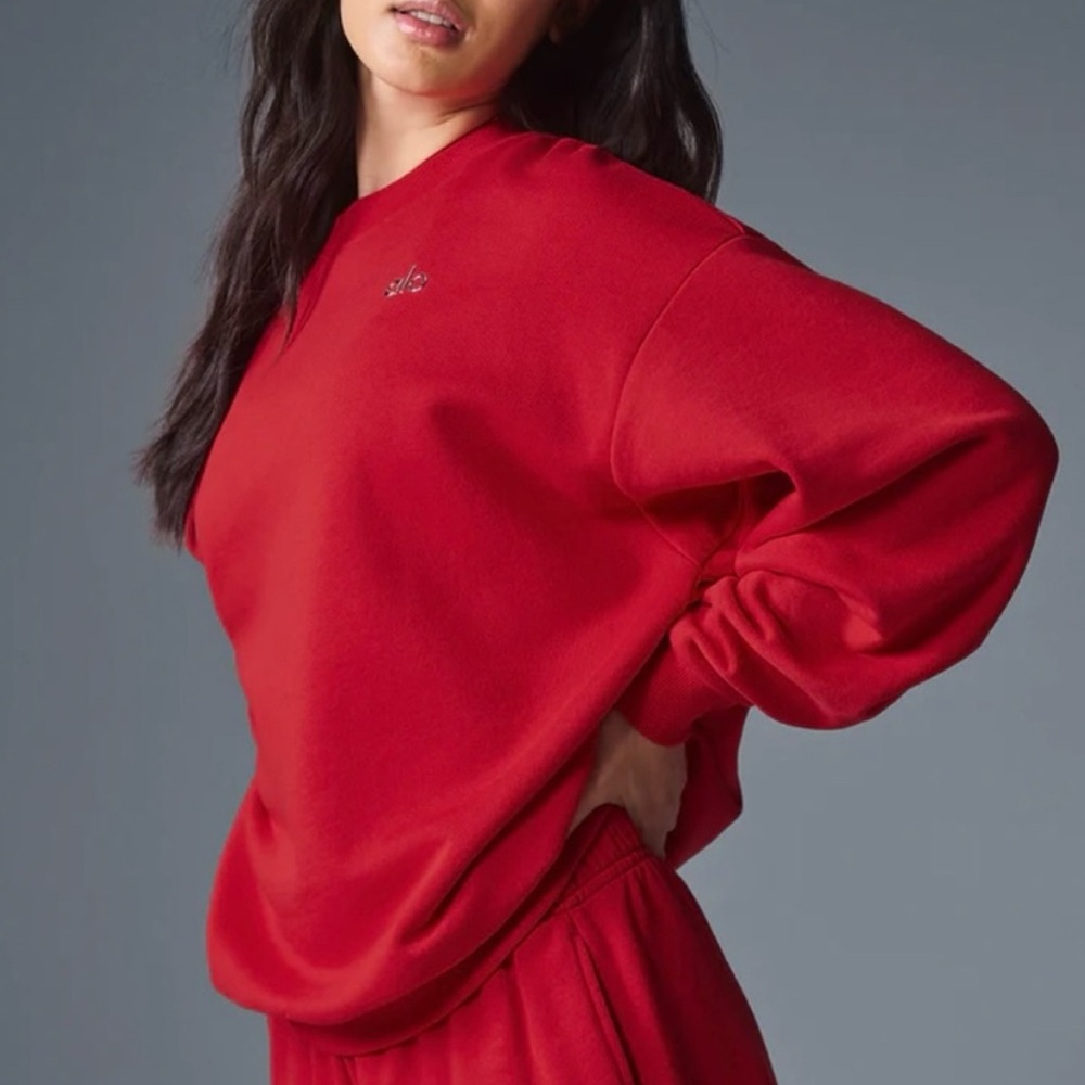 🔥NWT alo yoga accolade unisex crewneck pullover in red - Picture 4 of 10